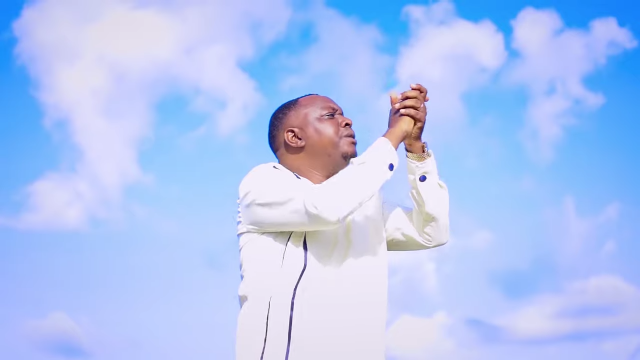 VIDEO: Chris Mwahangila – Kwa Mungu Yote Yanawezekana Mp4 Download
