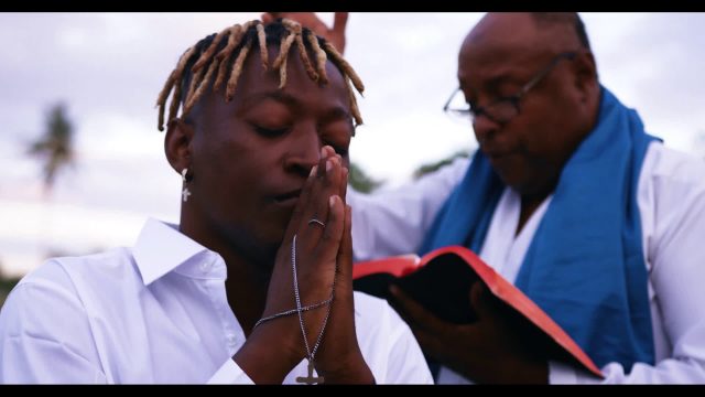 VIDEO: Mzee Wa Bwax - Nimeokoka Mp4 Download