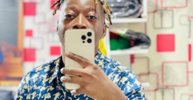 AUDIO: Mzee Wa Bwax Ft Elisha - Nampakia Mkongo Mp3 Download