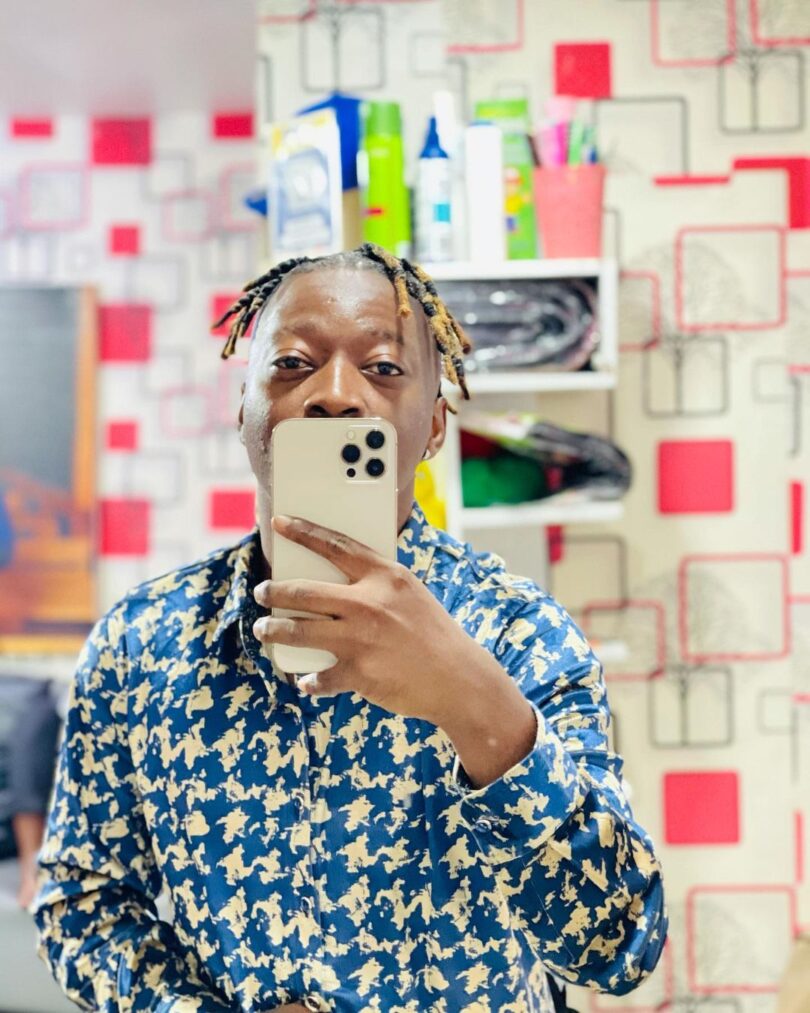 AUDIO: Mzee Wa Bwax Ft Elisha - Nampakia Mkongo Mp3 Download